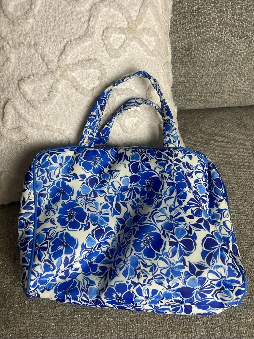 Ellen Tracy Blue and White Floral Cosmetic Tote